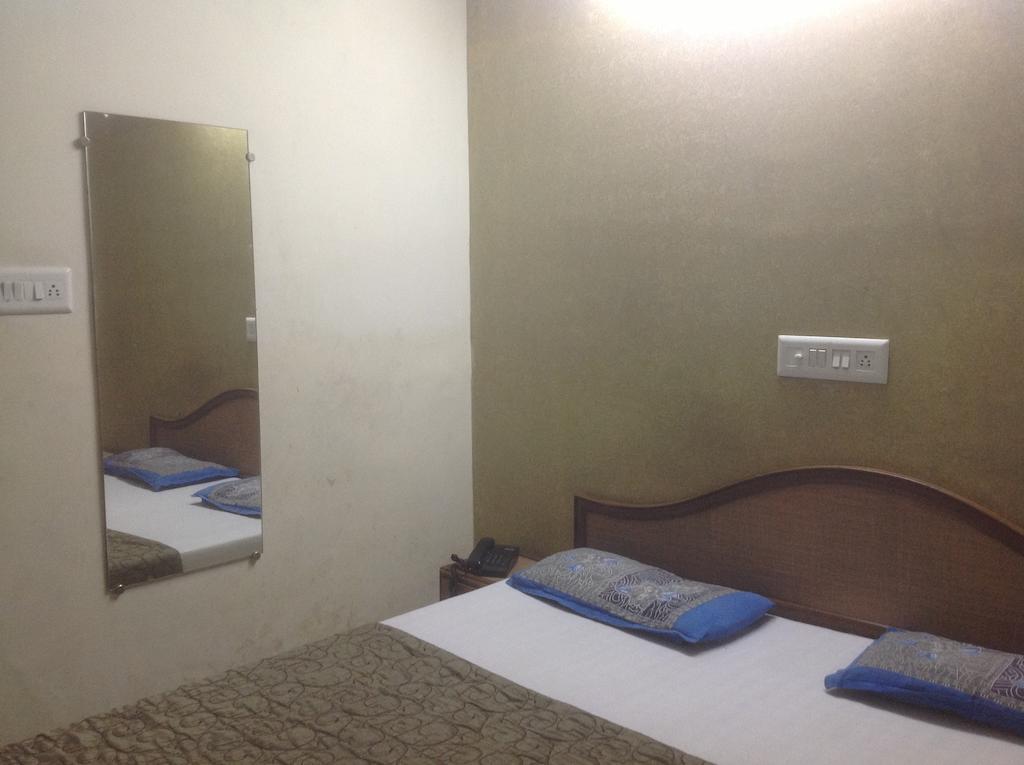 Hotel Kamal Kunj Jaipur Luaran gambar